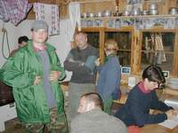 Kuchyně, přirozené to shromaždiště pracovníků tábora